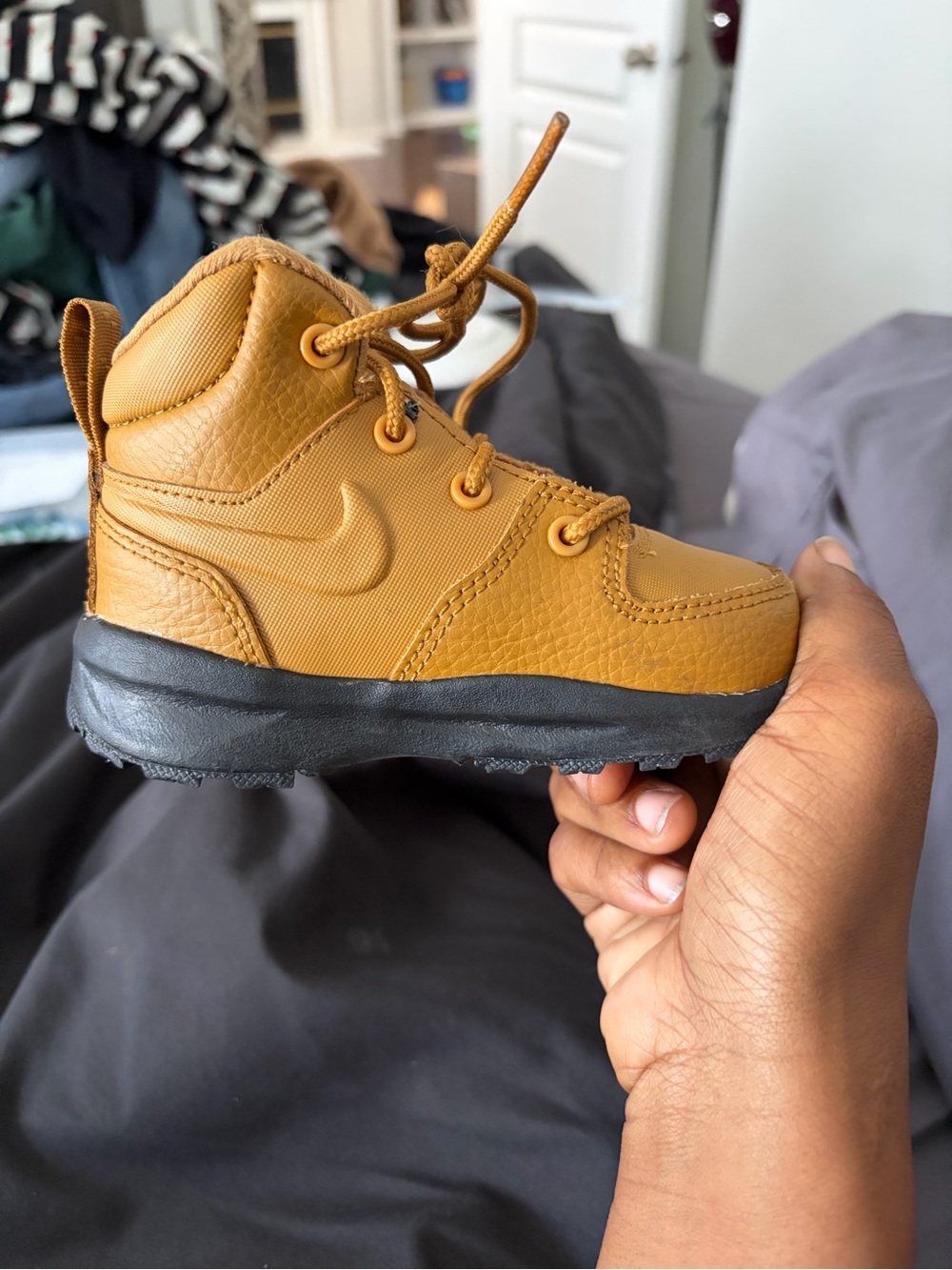 Nike Kids' Manoa Boot Sneaker